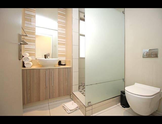 3 BEDROOM APARTMENT TO LET IN ROSEBANK